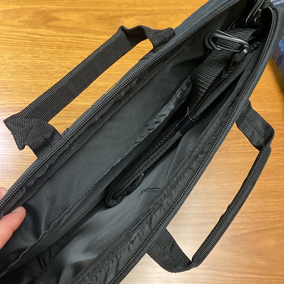 NWOT Case Logic 15.6 Soft Shell Laptop Case Black - Picture 5 of 5